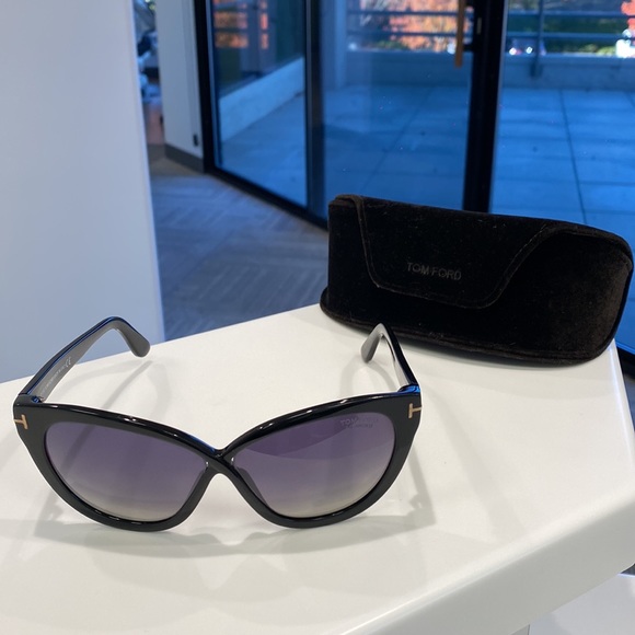 TomFord Sunglasses Polarized - Picture 10 of 11